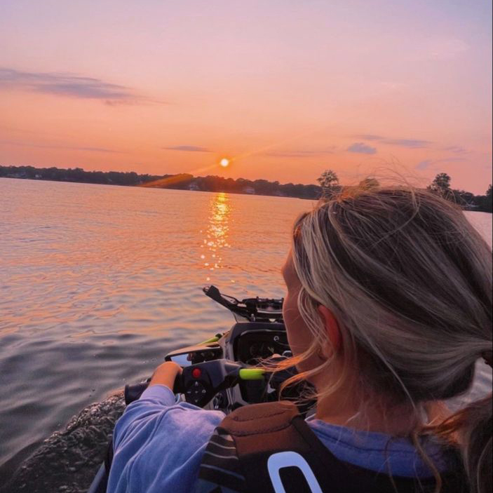 produit-location-jet-ski-couche-de-soleil-grimaud-watersports